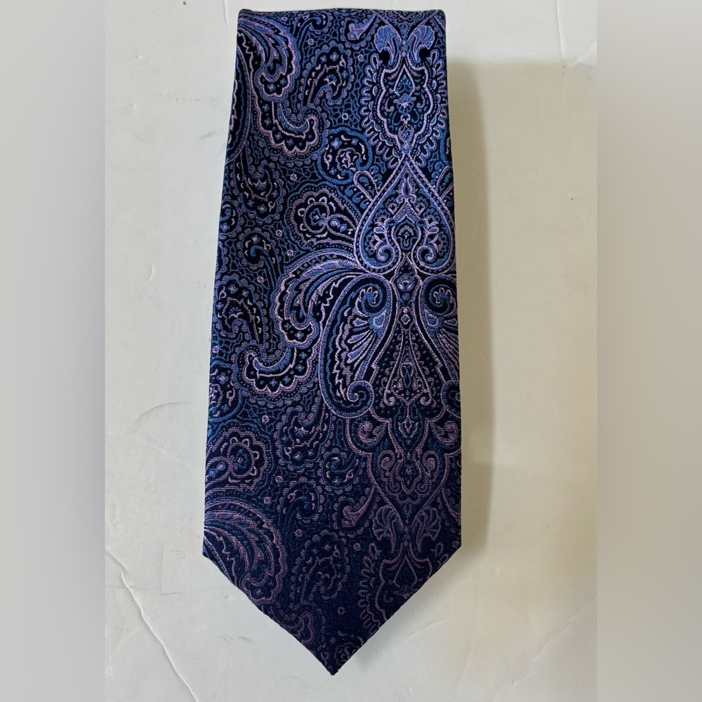Elegant Paisley Silk Tie in Purple and Blue